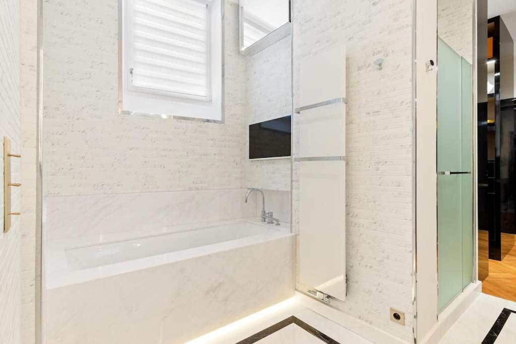 Magnifique A Arc De Triomphe 264 M2 Parijs